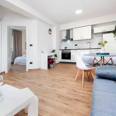 Sunrise & Sunset Apartment
