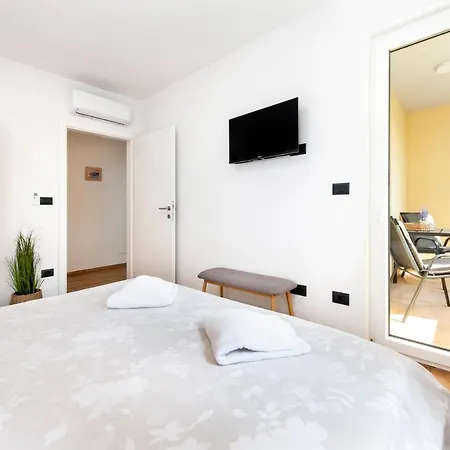 Sunrise & Sunset Apartment