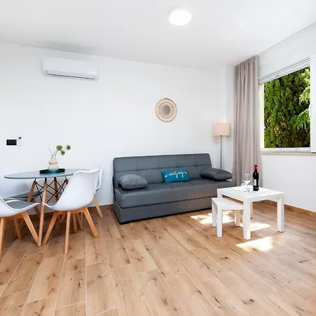 Sunrise & Sunset Apartment *