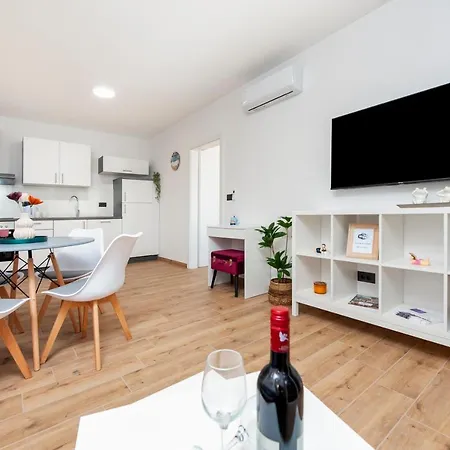 Sunrise & Sunset Apartment *
