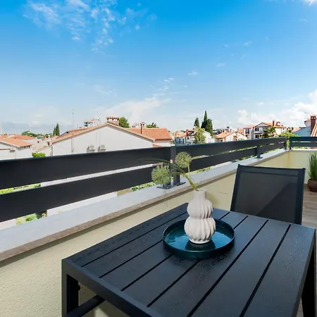 Sunrise & Sunset Apartment *