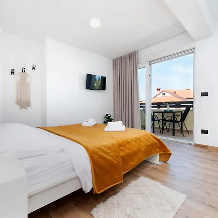 Sunrise & Sunset Apartment *